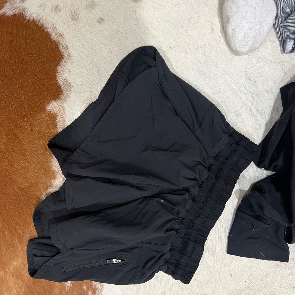 Black lulu shorts!